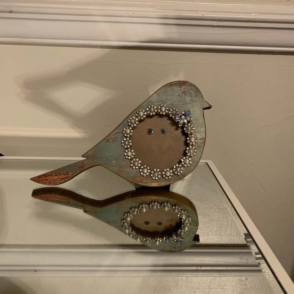 Bird shaped picture frame